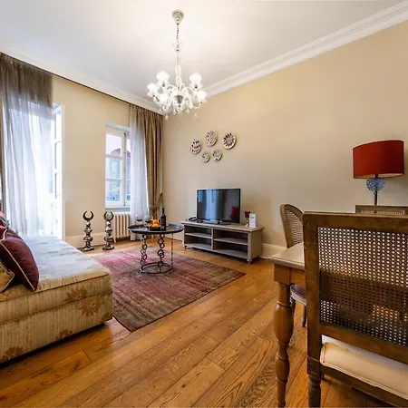 Lal Balkon