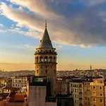 Lal Balkon *