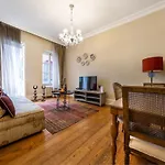 Lal Balkon
