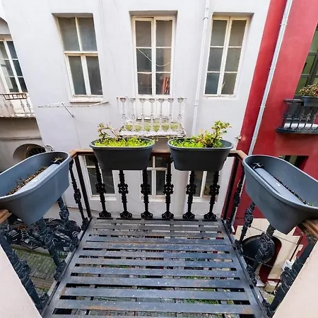 Lal Balkon Apartment Istanbul